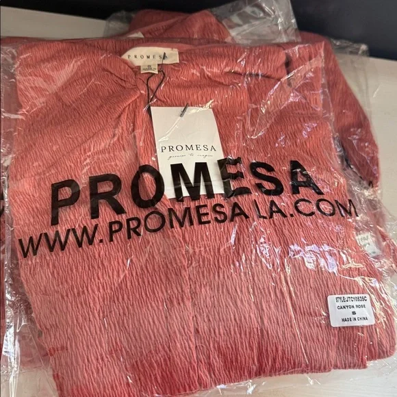 Promesa Hibiscus Smocked Sweetheart Twist Neck Bodysuit - Picture 7 of 8